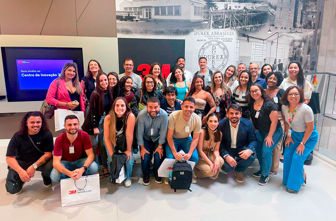 Estudantes da pós em Prótese Dentária fazem visita técnica à fábrica da 3M