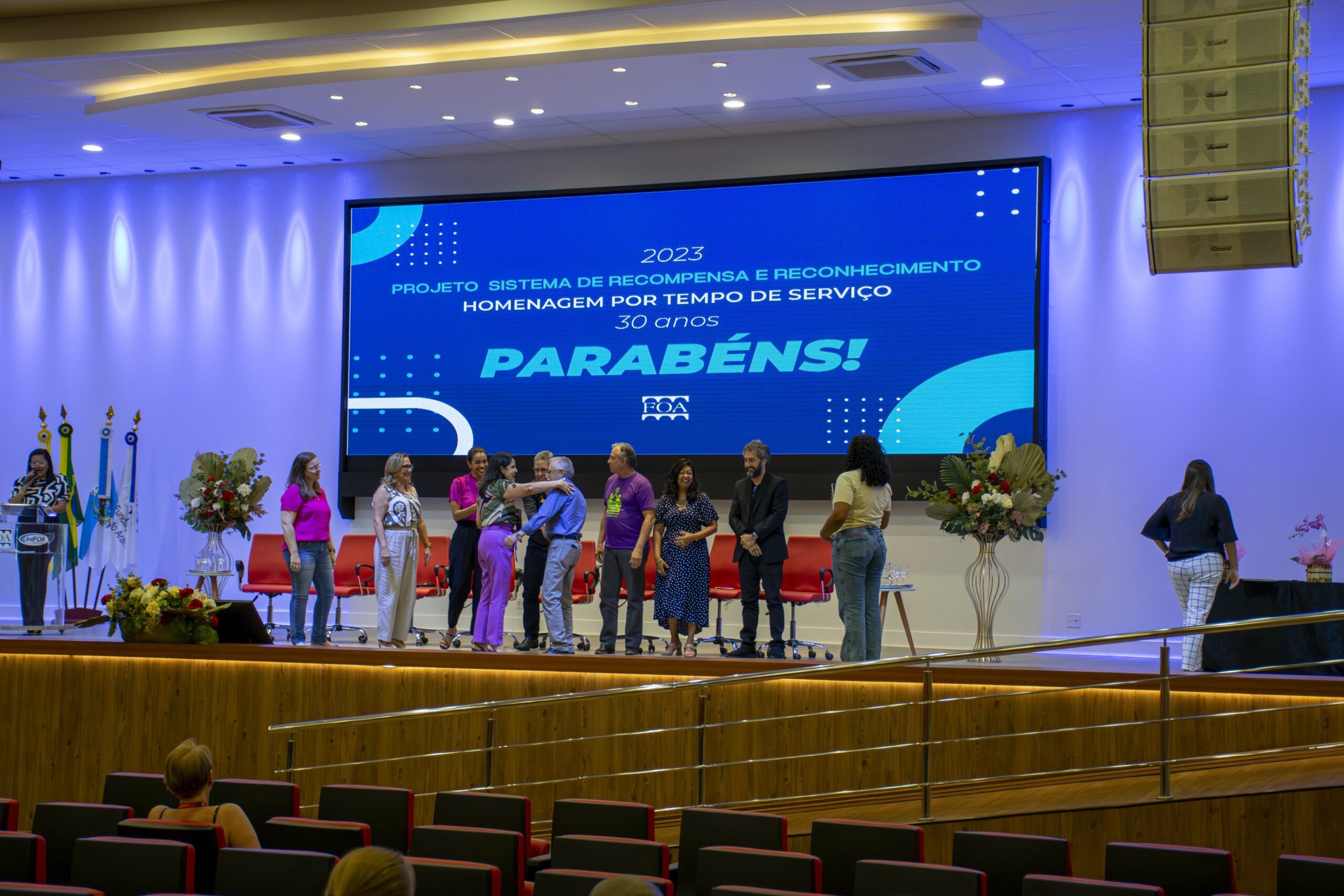 UniFOA celebra dedicação e comprometimento de funcionários em homenagem aos anos de serviço 