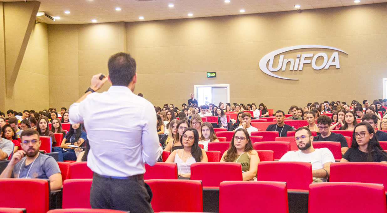 Congresso Médico Acadêmico 2025 capacita estudantes para atuação em emergências e terapia intensiva 1 01