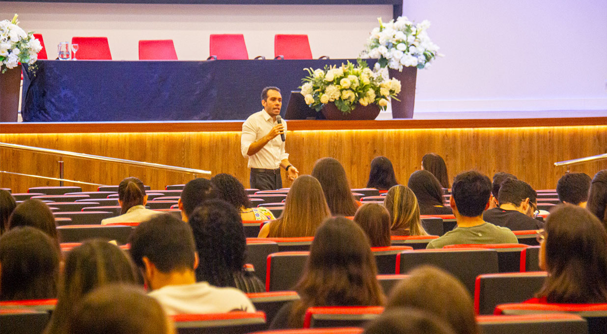 Congresso Médico Acadêmico 2025 capacita estudantes para atuação em emergências e terapia intensiva 2 02