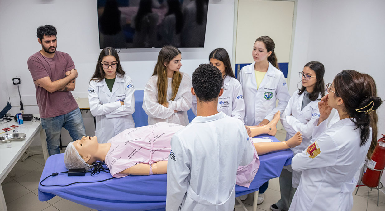 Congresso Médico Acadêmico 2025 capacita estudantes para atuação em emergências e terapia intensiva 4 04