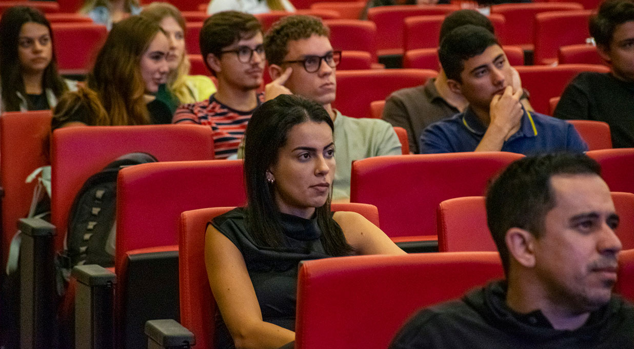 Congresso Médico Acadêmico 2025 capacita estudantes para atuação em emergências e terapia intensiva 5 05