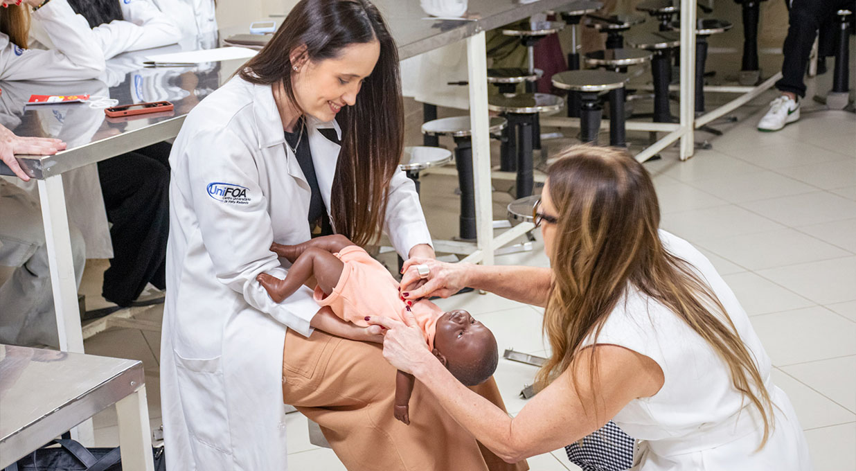 Congresso Médico Acadêmico 2025 capacita estudantes para atuação em emergências e terapia intensiva 8 08