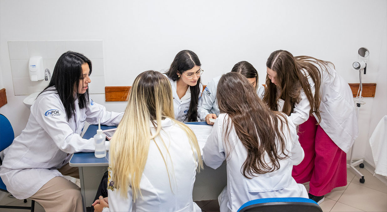 Congresso Médico Acadêmico 2025 capacita estudantes para atuação em emergências e terapia intensiva 9 09