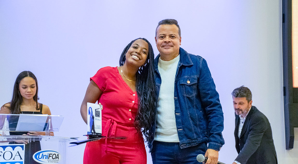 Conexão TV Rio Sul proporciona noite de muitas emoções em premiação de estudantes de Jornalismo 10 02