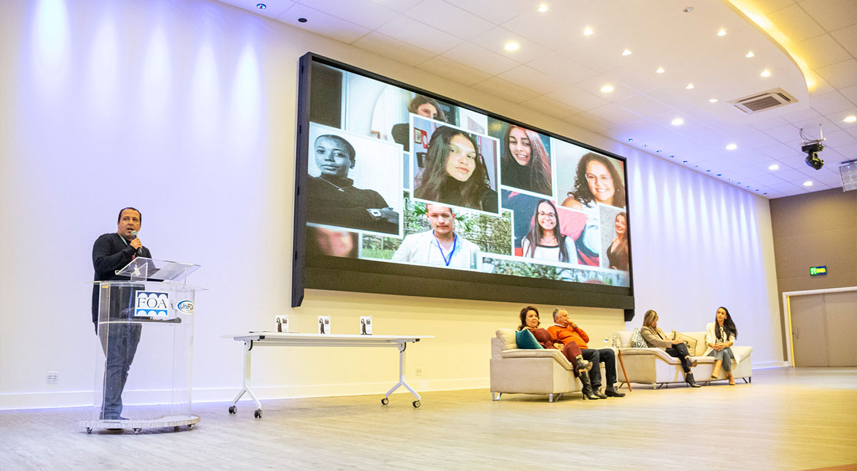 Conexão TV Rio Sul proporciona noite de muitas emoções em premiação de estudantes de Jornalismo 6 09