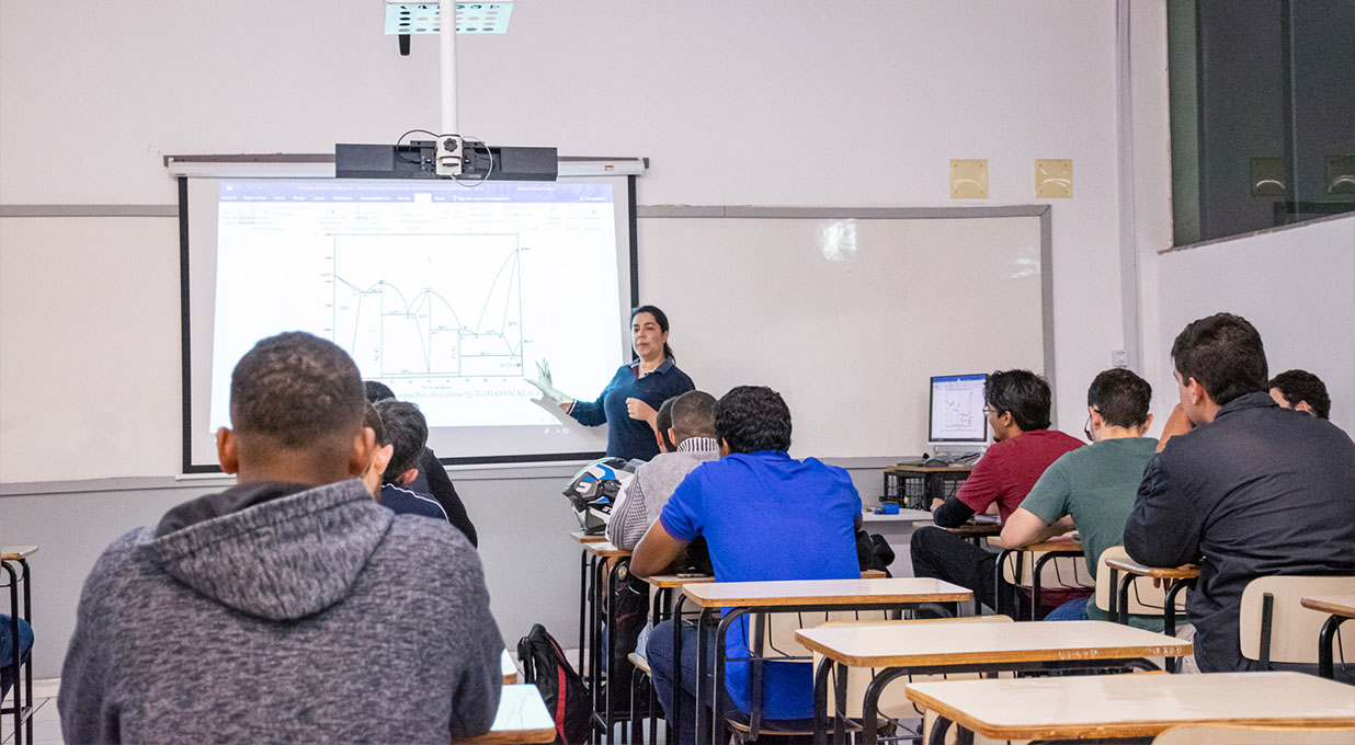 Simpósio das Exatas destaca integração entre teoria, prática e desenvolvimento profissional 11 12