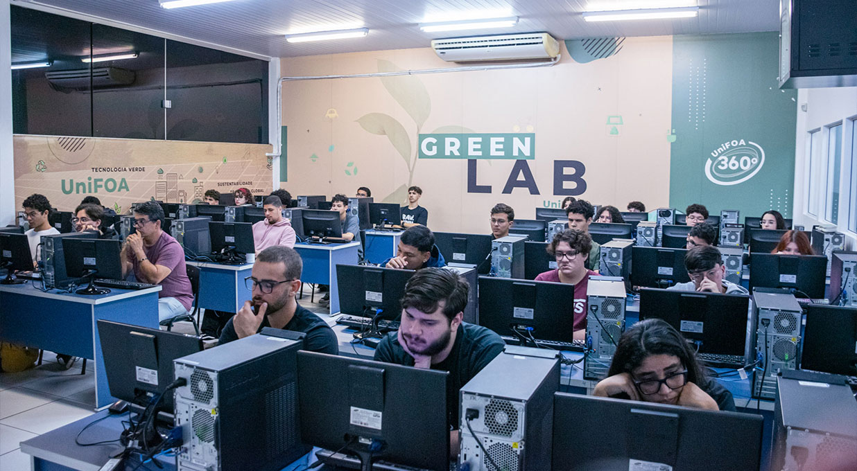 Simpósio das Exatas destaca integração entre teoria, prática e desenvolvimento profissional 13 14